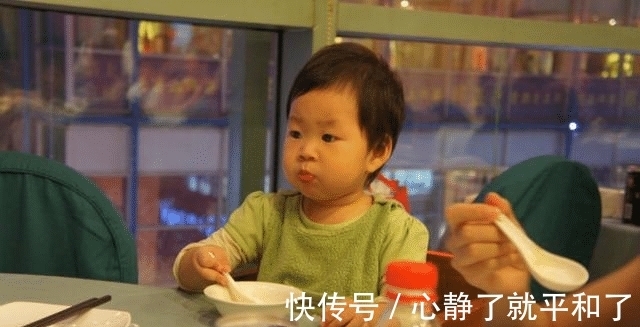 晚餐|吃1次等于吃8个塑料袋!9岁男童积食不长个,只因这3种晚餐