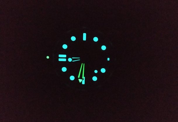 选手表舒适度很重要，30岁上班族看中欧米茄海马300胶带