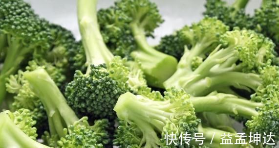 类黄酮|西兰花营养丰富又防癌，但你肯定不知道，西兰花配上它效果翻倍！