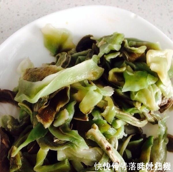 安神|失眠多吃这个菜，健脑安神，一觉睡到天亮，黑眼圈也消失啦