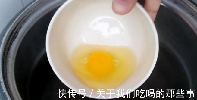 如何煮出完美荷包蛋?分享3种做法,个个圆润光滑,不散花不起沫