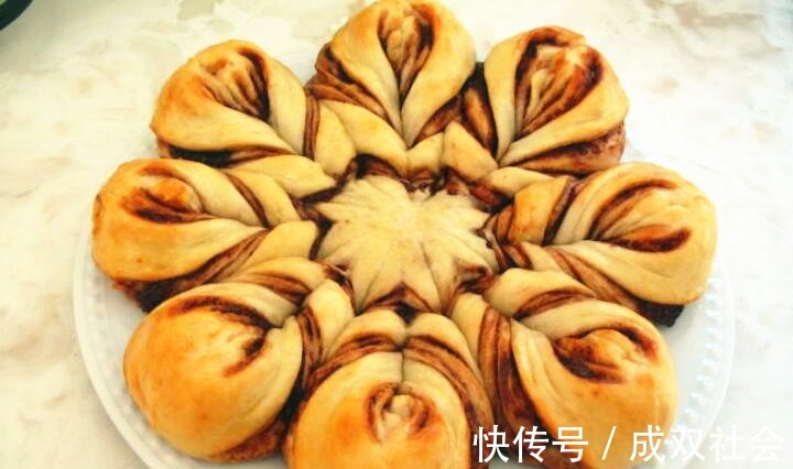 面粉不要再蒸馒头了，教你一招，主食变零食，柔软香甜，营养丰富