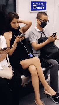 |搞笑GIF:怎么回事啊!瞌睡成这样啊!