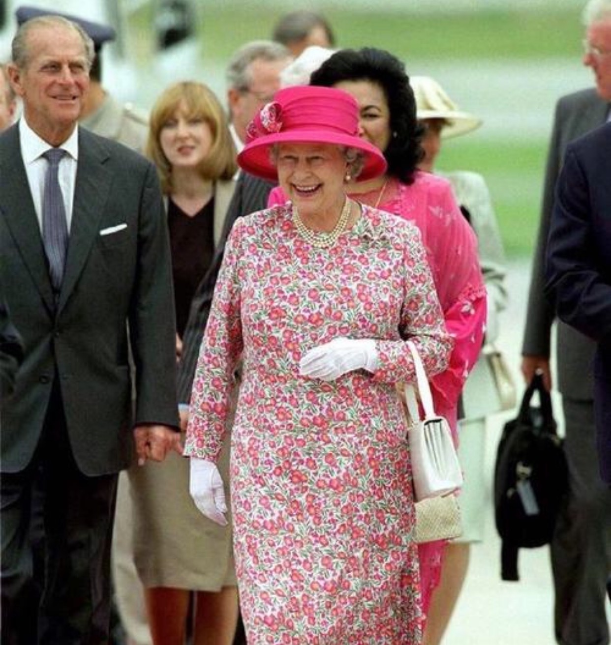 英国女王 94岁高龄脸上却没斑点,英女王皮肤好到惊人,护肤方法却不用花钱