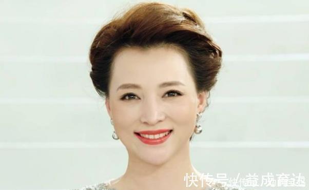 春晚|央视一姐董卿正式回归央视！贺岁片花絮曝光，董卿将重回春晚舞台