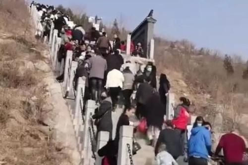 中年|保定一景区，大年初一就“人满为患”，很多人堵车两小时才到达！