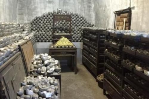 蔡京$蔡京:饿死在破庙后,后代将他的尸骨迁回,如今墓地已破败不堪