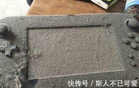 |幽默笑话:今天上班,在地铁上听到两个女人在谈话……