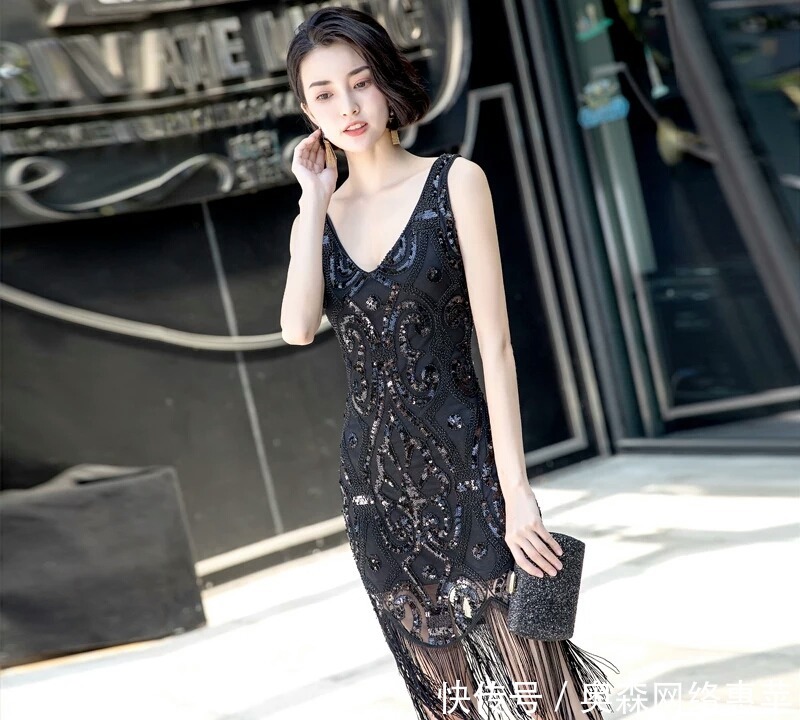 街拍:黑天鹅般优美,让人移不开眼睛