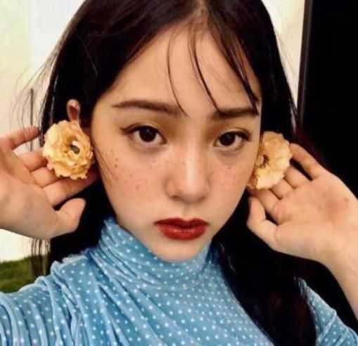 单眼皮|女孩子“越长越好看”,多半有这3特征,全占早晚逆袭成“校花”
