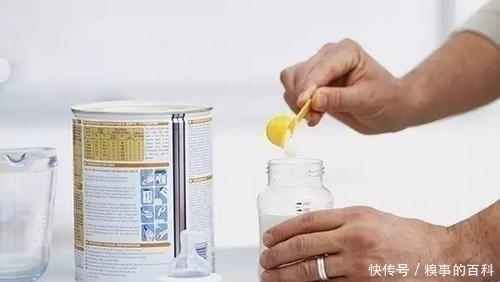 小宝宝|同一天出生的宝宝,一个吃奶粉,一个喂母乳,3个月后差距明显