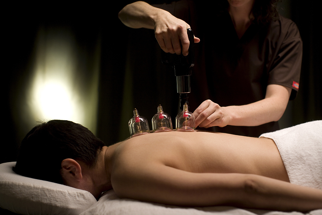 风邪|“类风湿性关节炎”的中医治法！教你3招逼出湿气，别再被坑了！