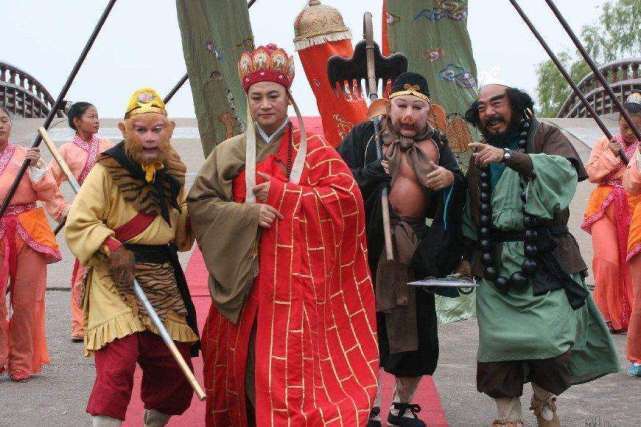 青牛精下界的主要原因是什么?为何敢向太上老君丢金刚镯?