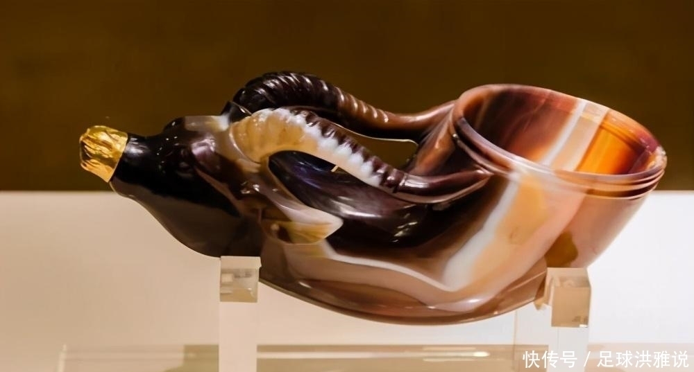 工人施工挖出一处大宝藏,专家赶来后劝其上交:内有国宝级文物