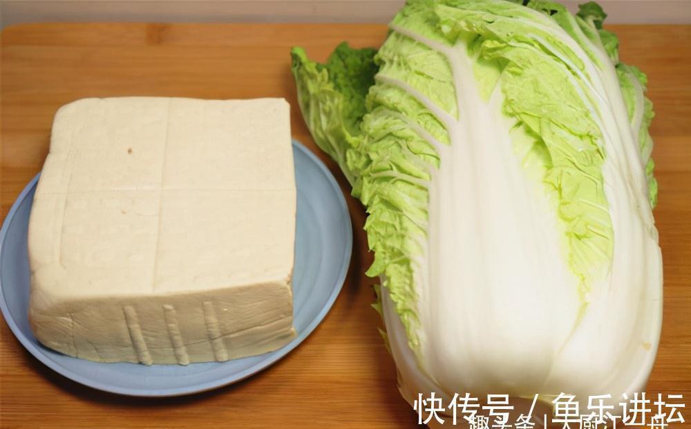 白菜炖豆腐,先炒白菜还是先炒豆腐?大厨教你正确做法,涨知识了