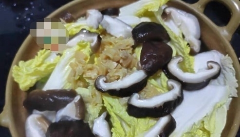 天冷，这菜要多吃，跟豆腐是绝配，焖一锅实在太鲜了，营养又暖身