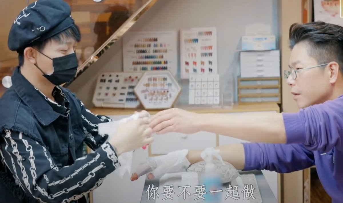 陳小春做按摩嫌技師力氣小！被梁漢文下狠手按壓，當(dāng)場(chǎng)痛到大聲叫