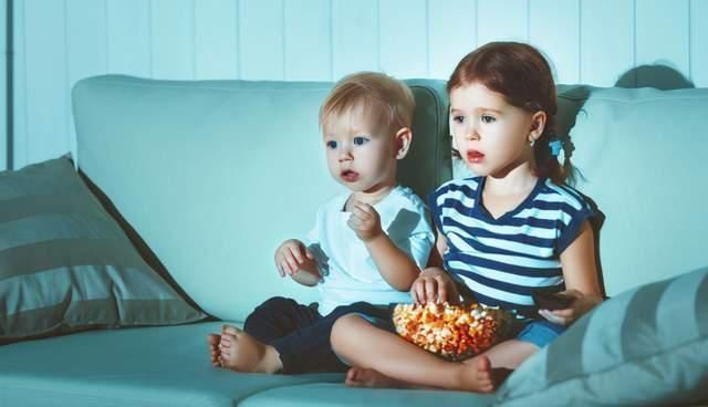 差距|李玫瑾教授：“看电视”和“不看电视”的孩子，长大后的差距很大