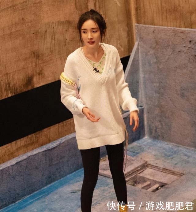 紧身牛仔裤 如今“露脚踝”已经过时了!这才是秋冬正确的穿搭方式,时髦保暖!