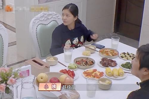 《婆婆2》面对一桌子菜，王灿下意识的举动很圈粉，是真爱无疑了