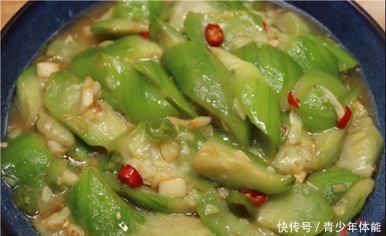 饭店|炒丝瓜有人焯水,有人直接炒,难怪不好吃,饭店大厨教你正确做法