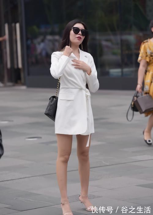 小姐姐 穿搭总要任性一些,才能收获不一样的时尚造型