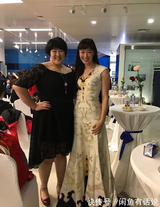 蕾丝|新晋“金牌剑客”孙一文,穿一身龙纹长裙优雅大气,好身材太吸睛