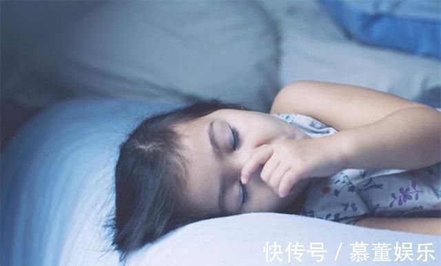 佝偻病|孩子睡觉时,若有这3个表现,多半是疾病发出的信号,妈妈要留心