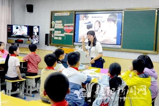 市实验小学到揭西县南山学校开展对口帮扶活动