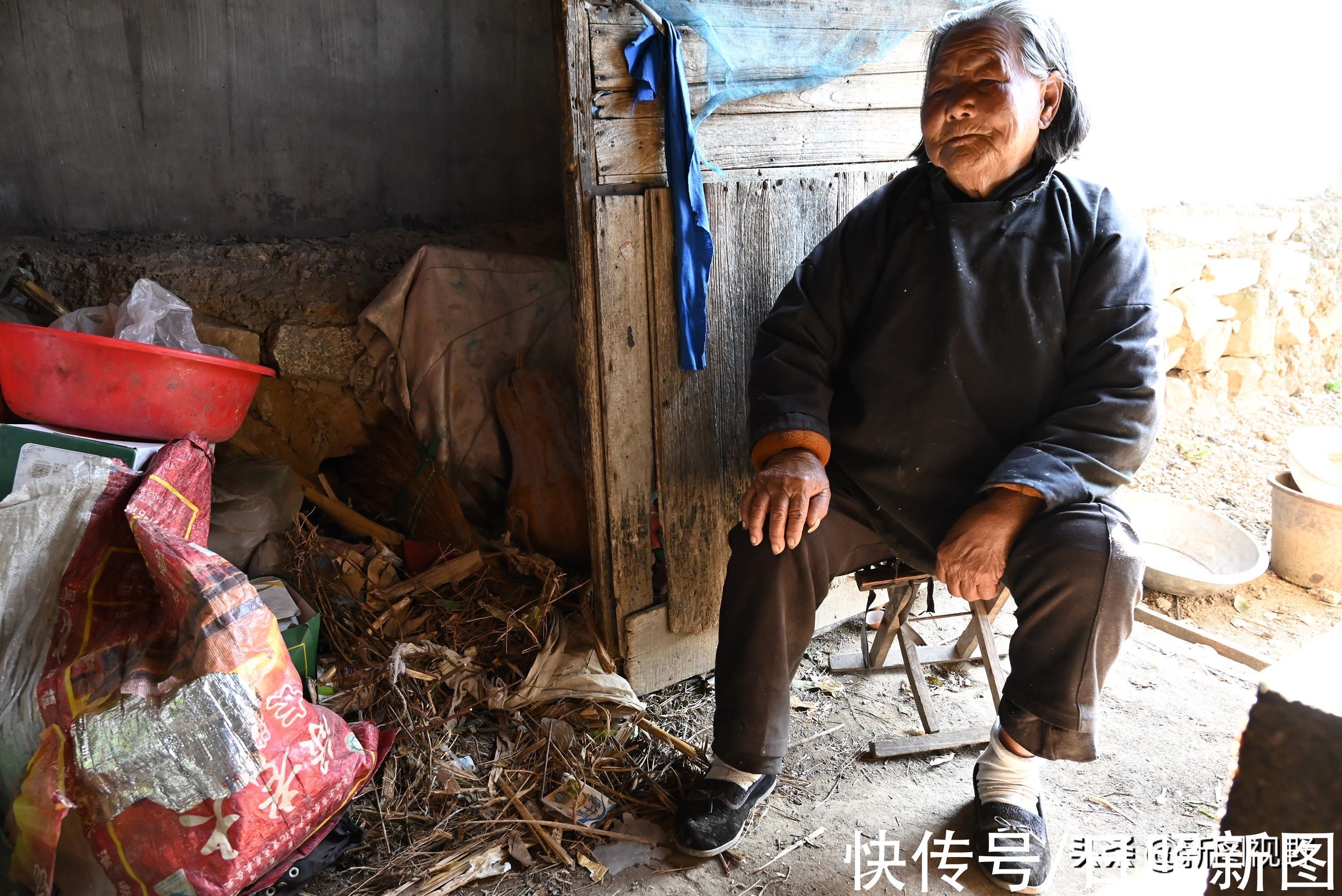 长寿|100岁奶奶,饭前习惯特殊,至今满头黑发,看长寿秘诀是啥