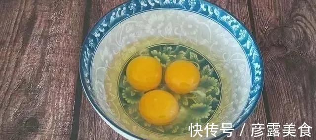 早餐饼的新吃法，不揉面不擀面，筷子一搅，比包子油条好吃，真香