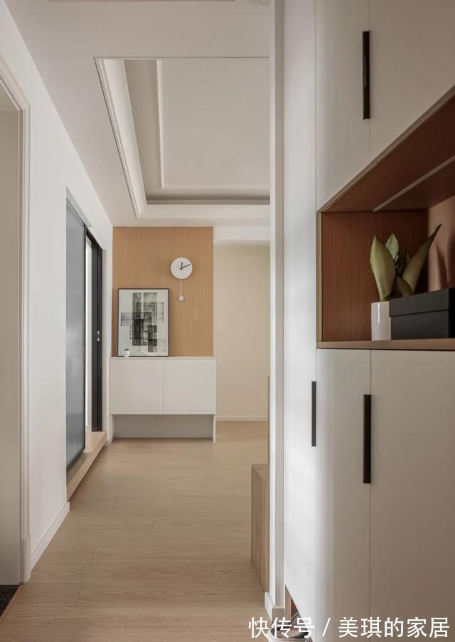 装修|80㎡精装房的二次改造,客厅阳台改地台,原木极简设计看得很顺眼