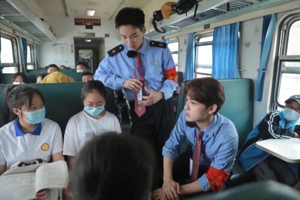 以向上之心行向善之事：《天天向上》傳播平凡崗位中的大愛