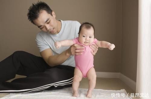 孩子|爸爸给女儿梳头发现“小米粒”，送去就医后，检查结果让他后怕