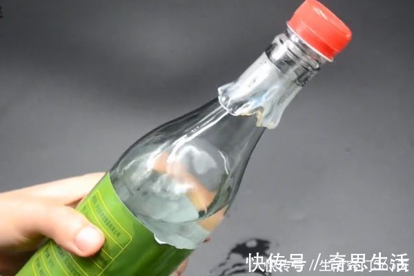 酱油瓶|把塑料瓶粘在玻璃瓶上，解决了困扰大家的一个大难题，实用又省钱