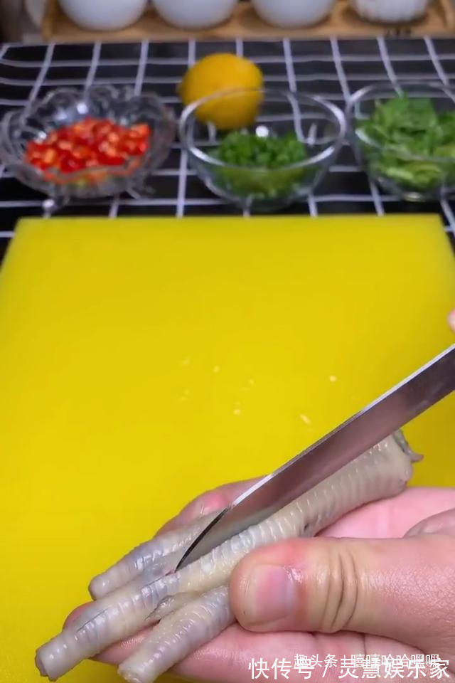 泡椒凤爪|味美自家做,泡椒柠檬凤爪酸辣爽口,清爽开胃,瞬间让人胃口大开