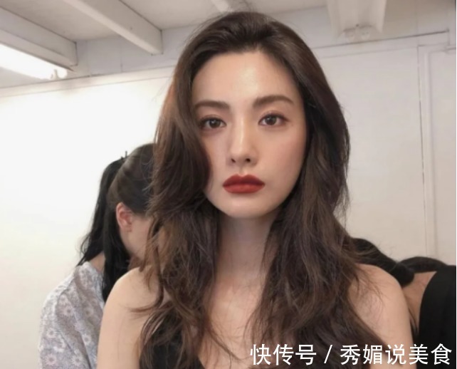 颅顶 方脸女孩天生气质错了,选对发型、饰品、妆容修饰后才有超模感