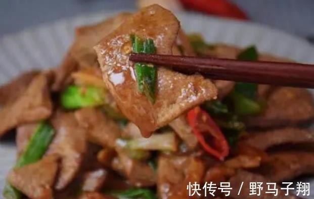 炒猪肝，先腌制还是先焯水？教你正确做法，猪肝嫩滑鲜香，没腥味