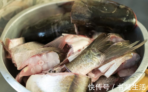 克星|它是鱼腥味的“克星”，炖鱼时倒上一杯，鱼没一点腥味，又香又嫩