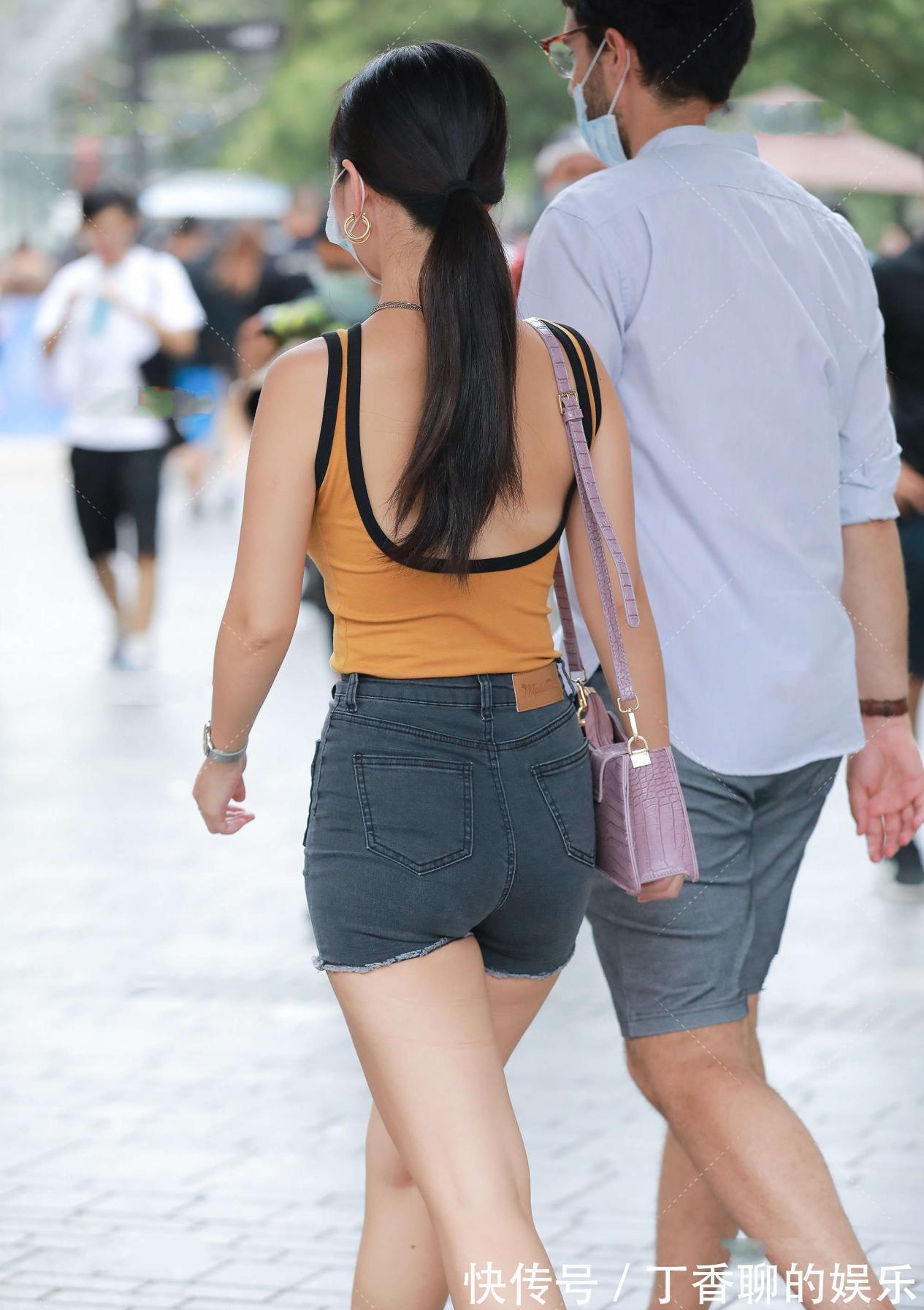 裤子|黑色一字肩上身效果很有女人味，高腰的裤子很显腿长