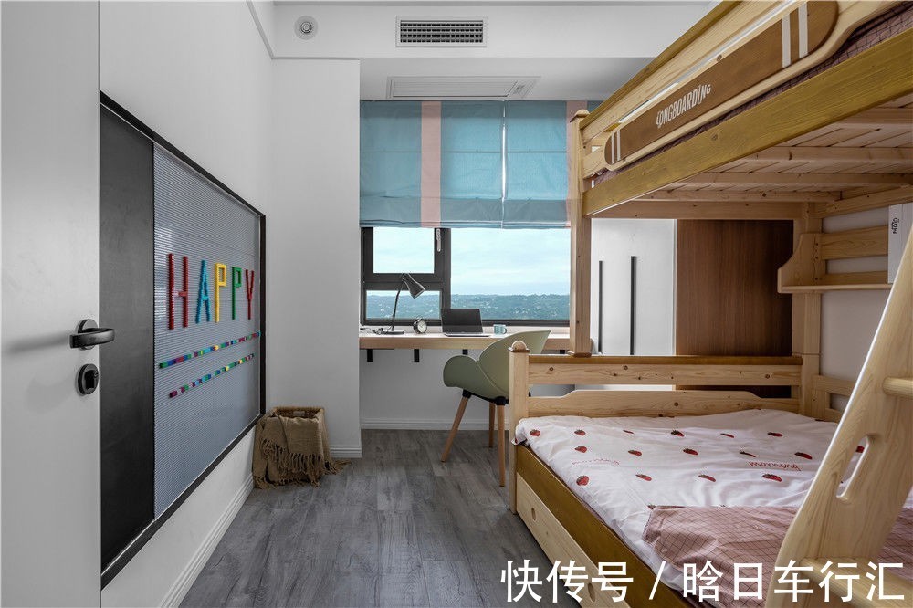 业主|黑白灰和实木打造的空间，设计独立入户鞋帽间，满足五口人的需求