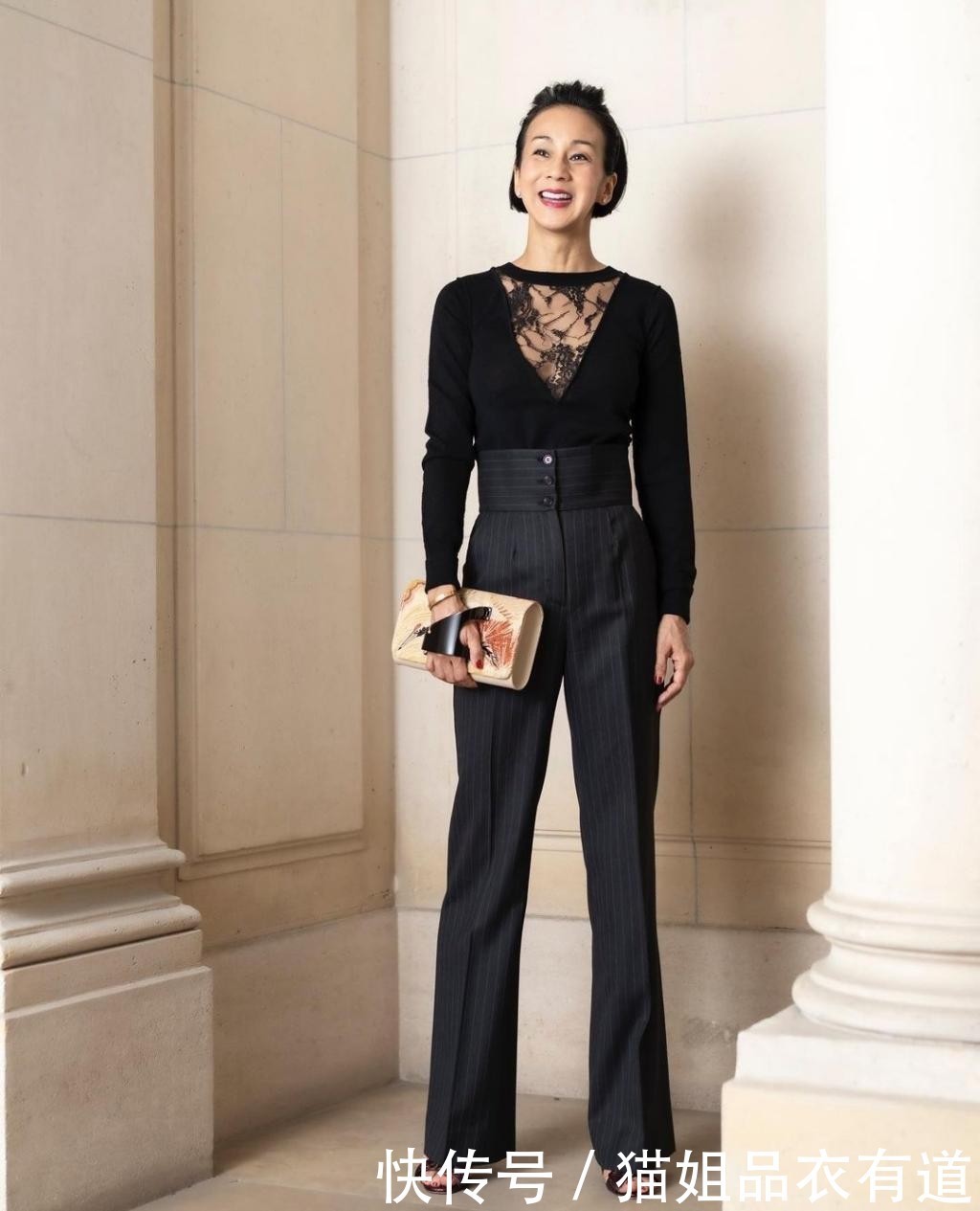 谁说53岁就是奶奶？看看这位大龄博主的优雅穿搭，揭露时髦真相