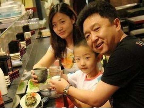 曝光|于谦表达爱意的方式曝光：爱她就养胖她，所以谦嫂子变成了大胖子