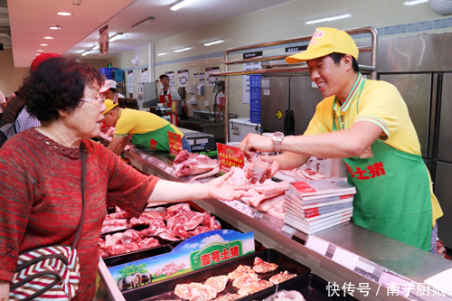 猪肉贩子为何老喜欢拿抹布擦桌面？原来不是爱干净，而是藏有猫腻