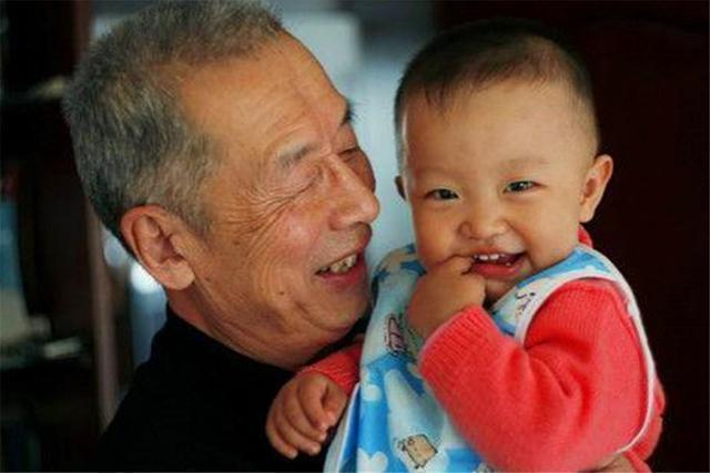 姜奈|给孩子取名“姜奈”,上户口时被工作人员打错,宝爸看后:不改了