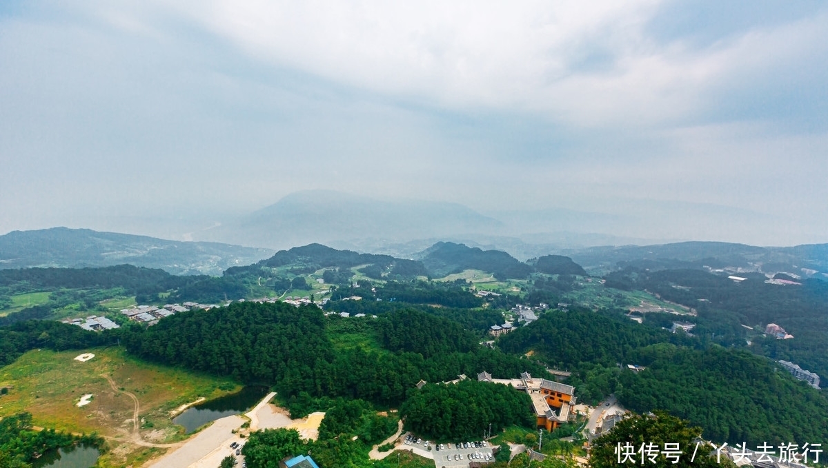 重庆|重庆比较适合游玩跟避暑的山，喜欢的朋友么，可以跟我讨论一下