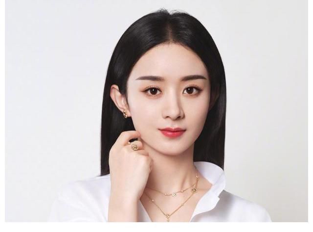 吴磊节目中大口吃饭,掉在腿上的米粒也不浪费,对面赵丽颖看呆了