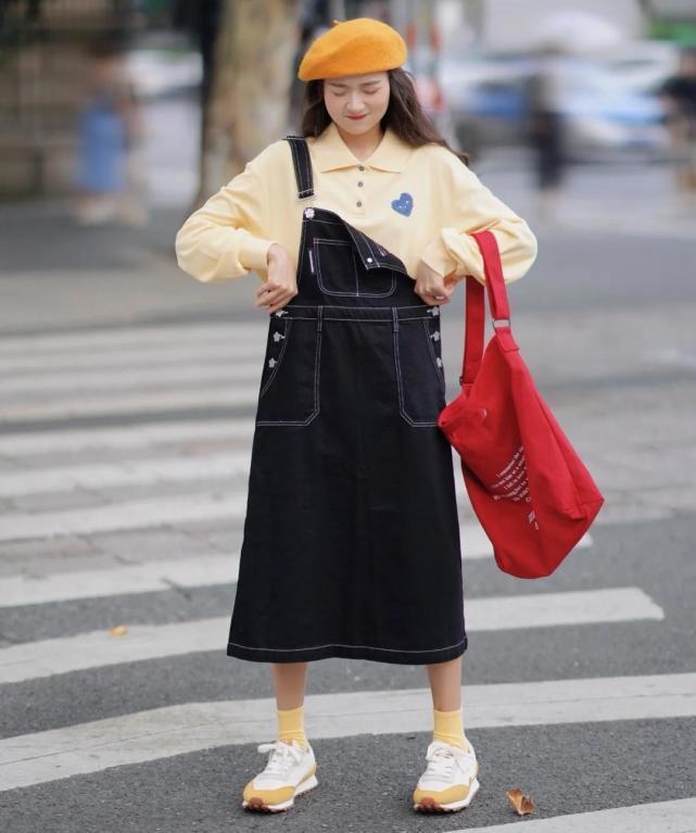 搭配|秋季,紫色卫衣搭配牛仔裤背带裤俏皮可爱,可咸可甜,适合小个子