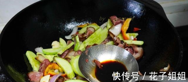 米饭|夏季吃腊肉，跟它是绝配，简单一炒特别抢手，米饭都要多吃一碗！