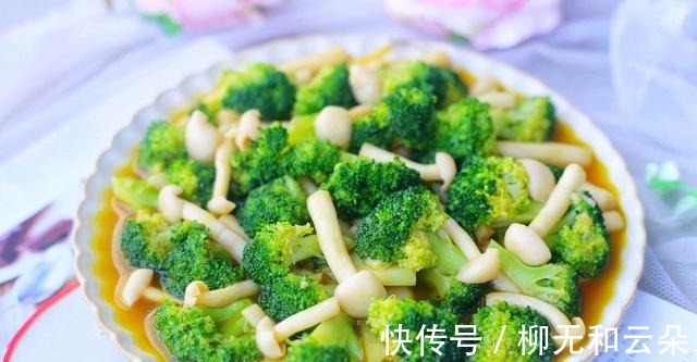 西蓝花炒白玉菇|家常西蓝花炒白玉菇,味道清淡又鲜美,大人小孩都爱吃!